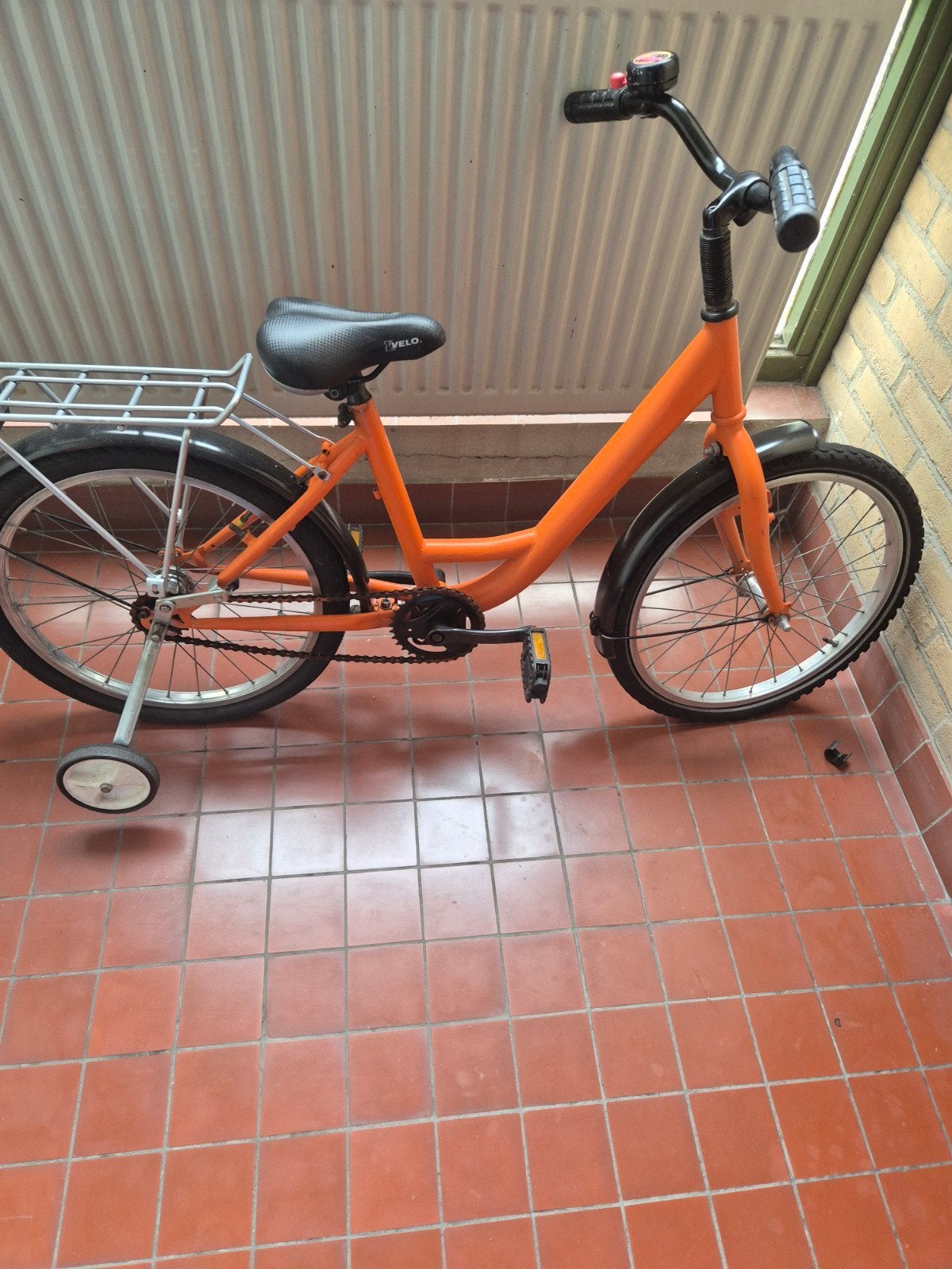 Oranje kinderfiets en bagagedrager zonder zijwielen, Fietsen en Brommers, Ophalen of Verzenden, 16 tot 20 inch
