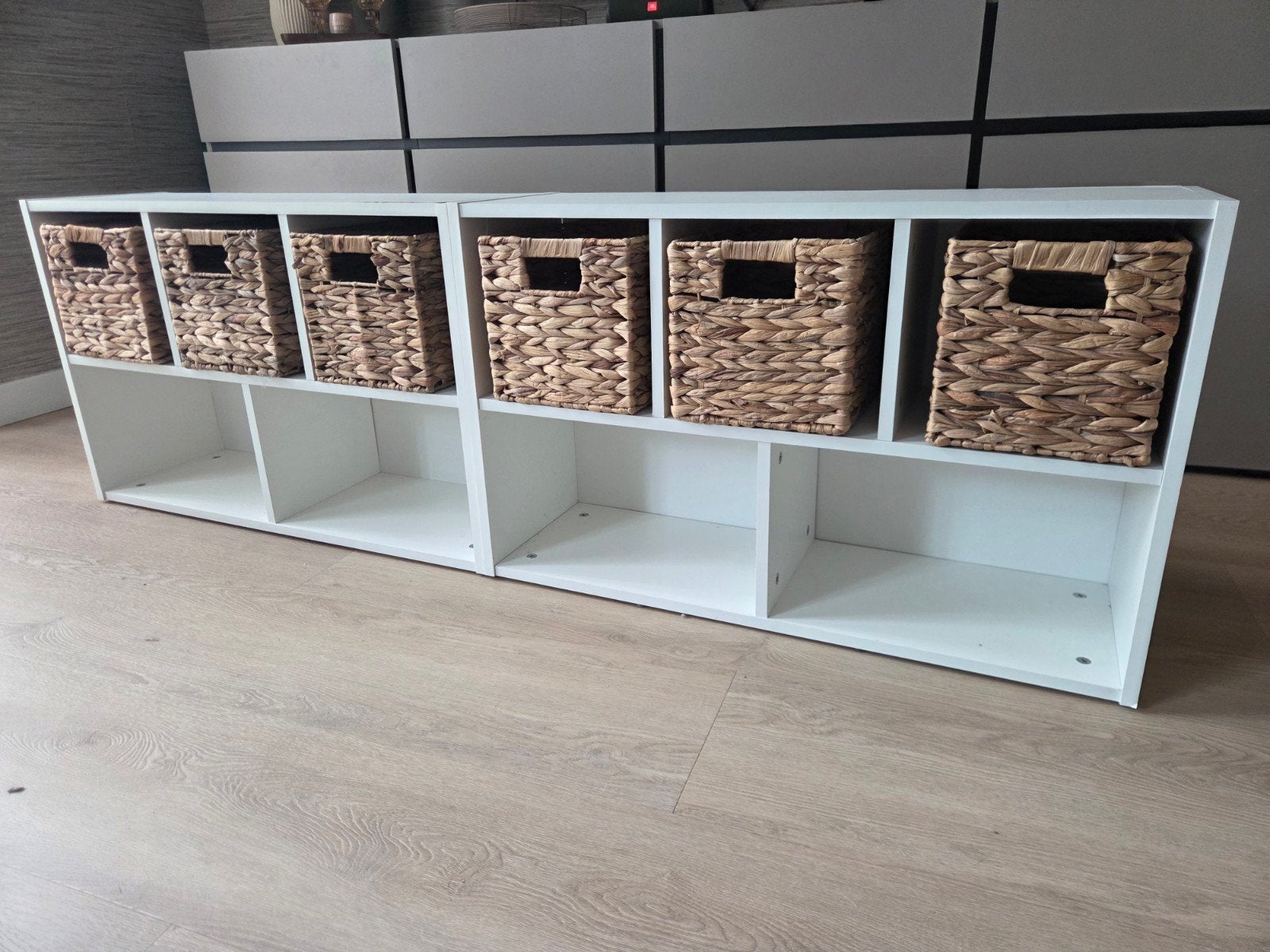 2 witte kastjes met 6 zeegras mandjes (80x50x26 cm), Ophalen, Gebruikt