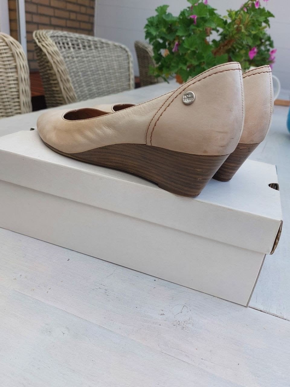 Schoenen maat 40 leer, Beige, Dansschoenen, Ophalen of Verzenden, Zo goed als nieuw