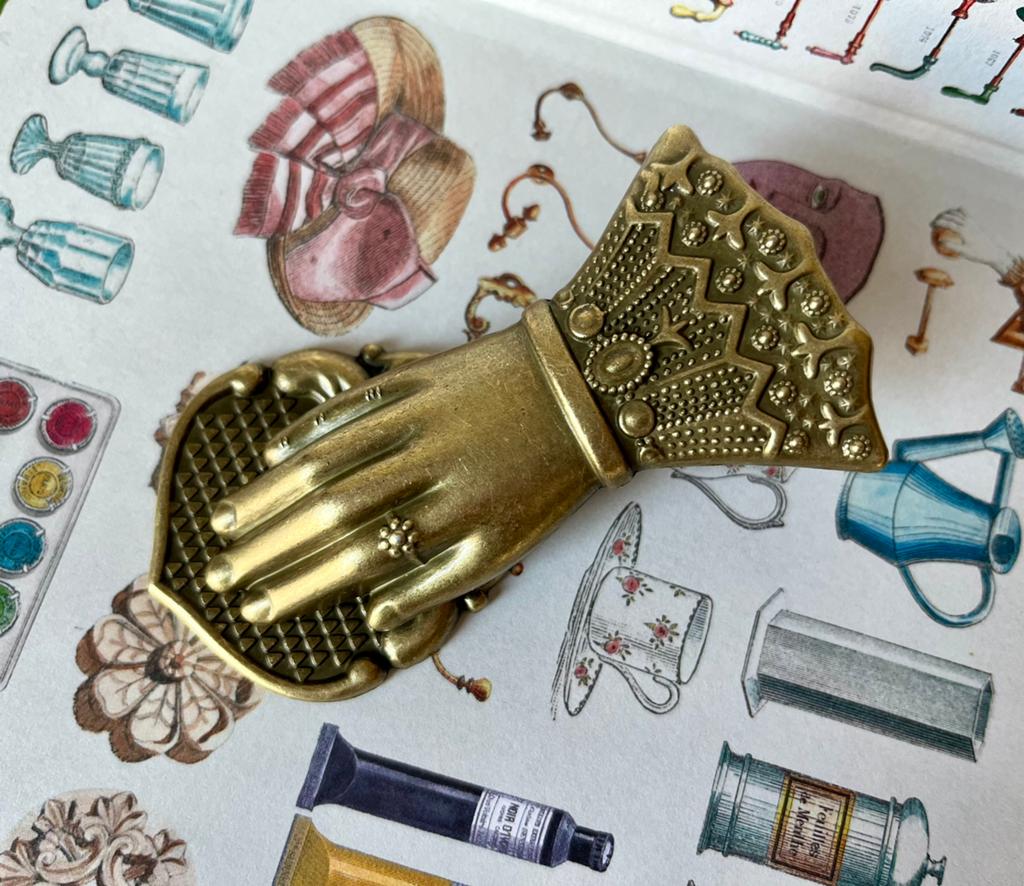 Brieven of papier houder vintage model van een hand goudkl, Huis en Inrichting, Woonaccessoires | Overige, Zo goed als nieuw, Overige materialen