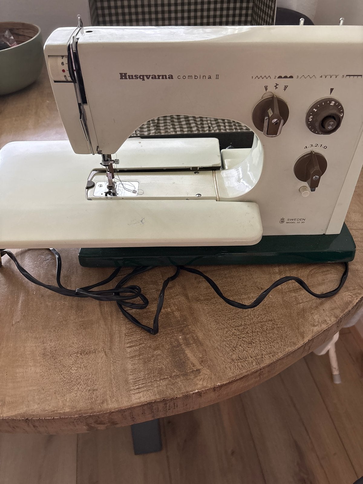 Husqvarna Combina II Naaimachine - Vintage Model, Hobby en Vrije tijd, Ophalen of Verzenden, Gebruikt, Naaimachine, Husqvarna