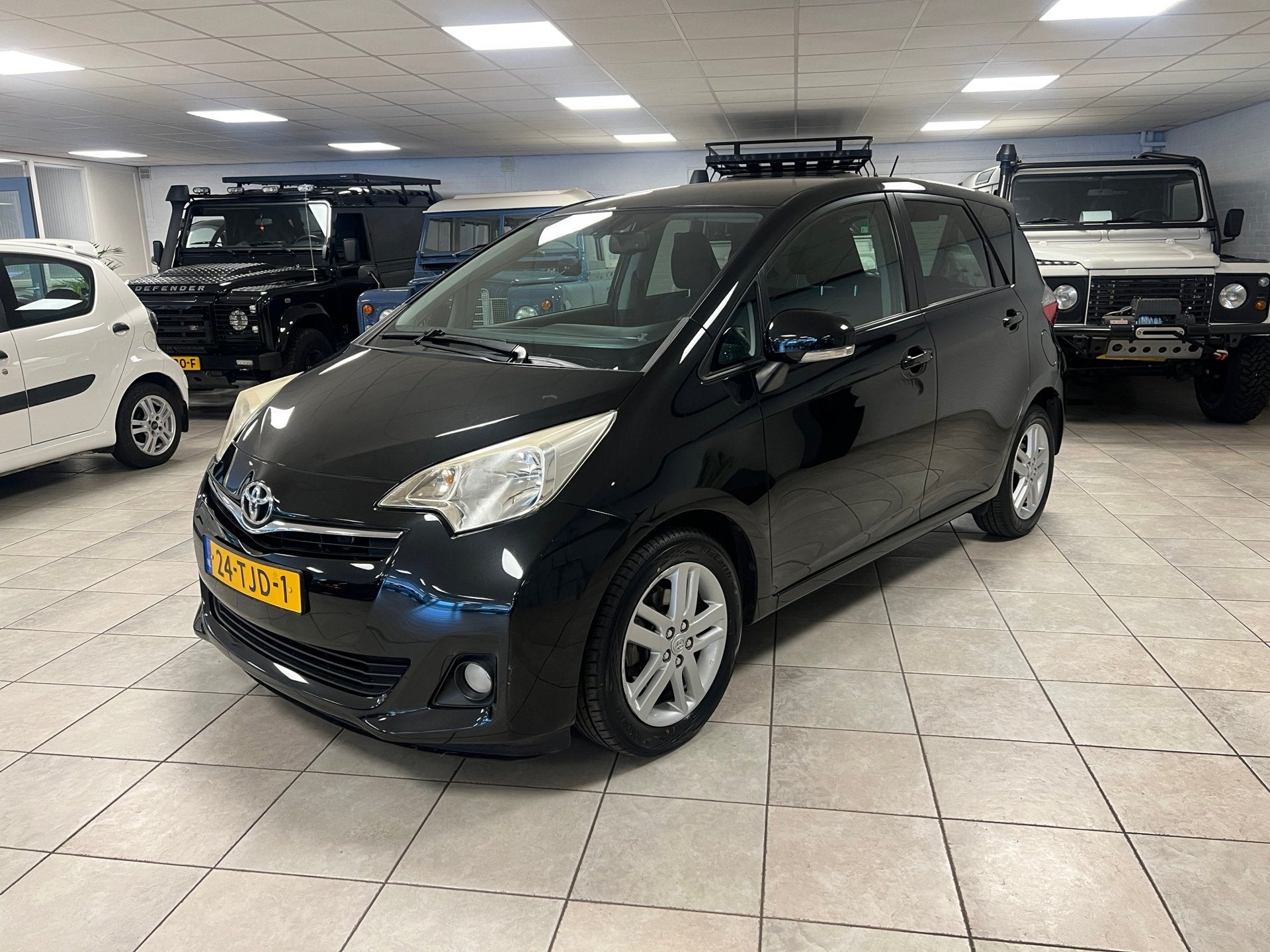 Toyota Verso-S 1.3 VVT-i Dynamic Climate control, Navigatie,, Voorwielaandrijving, Euro 5, Gebruikt, Zwart