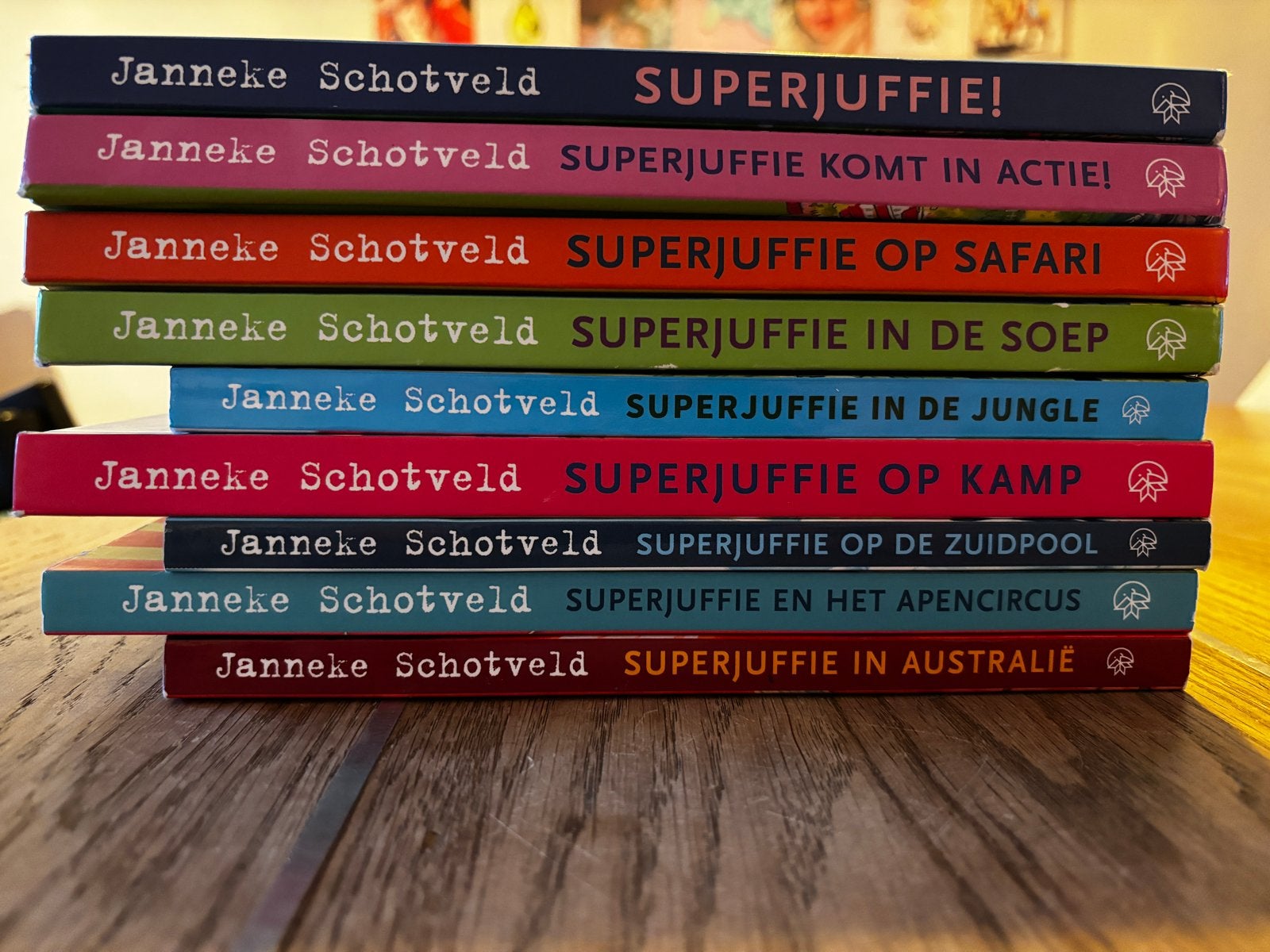 Superjuffie boekenreeks - 9 delen van Janneke Schotveld, Ophalen of Verzenden, Gelezen, Fictie algemeen