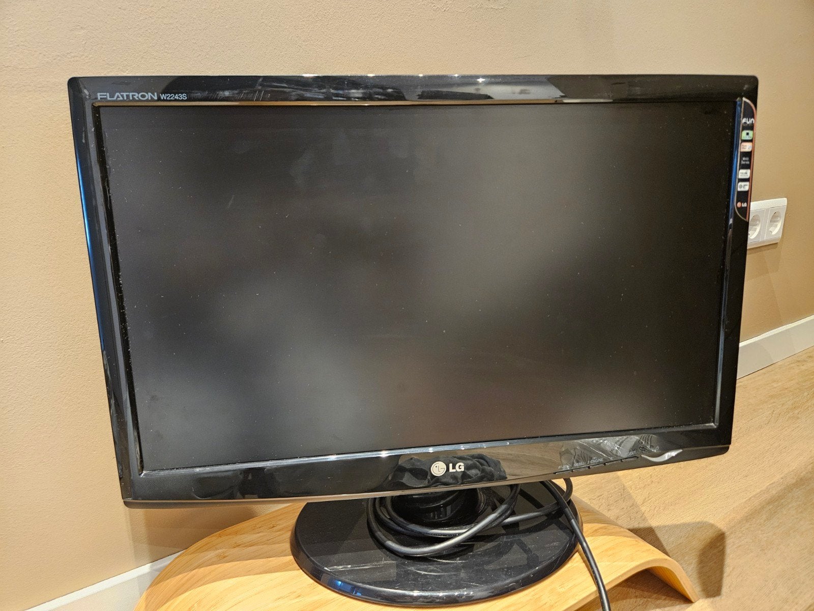 LG Flatron W2243S monitor - Full HD, 21.5 inch, Ophalen, Gebruikt, Kantelbaar, Full HD