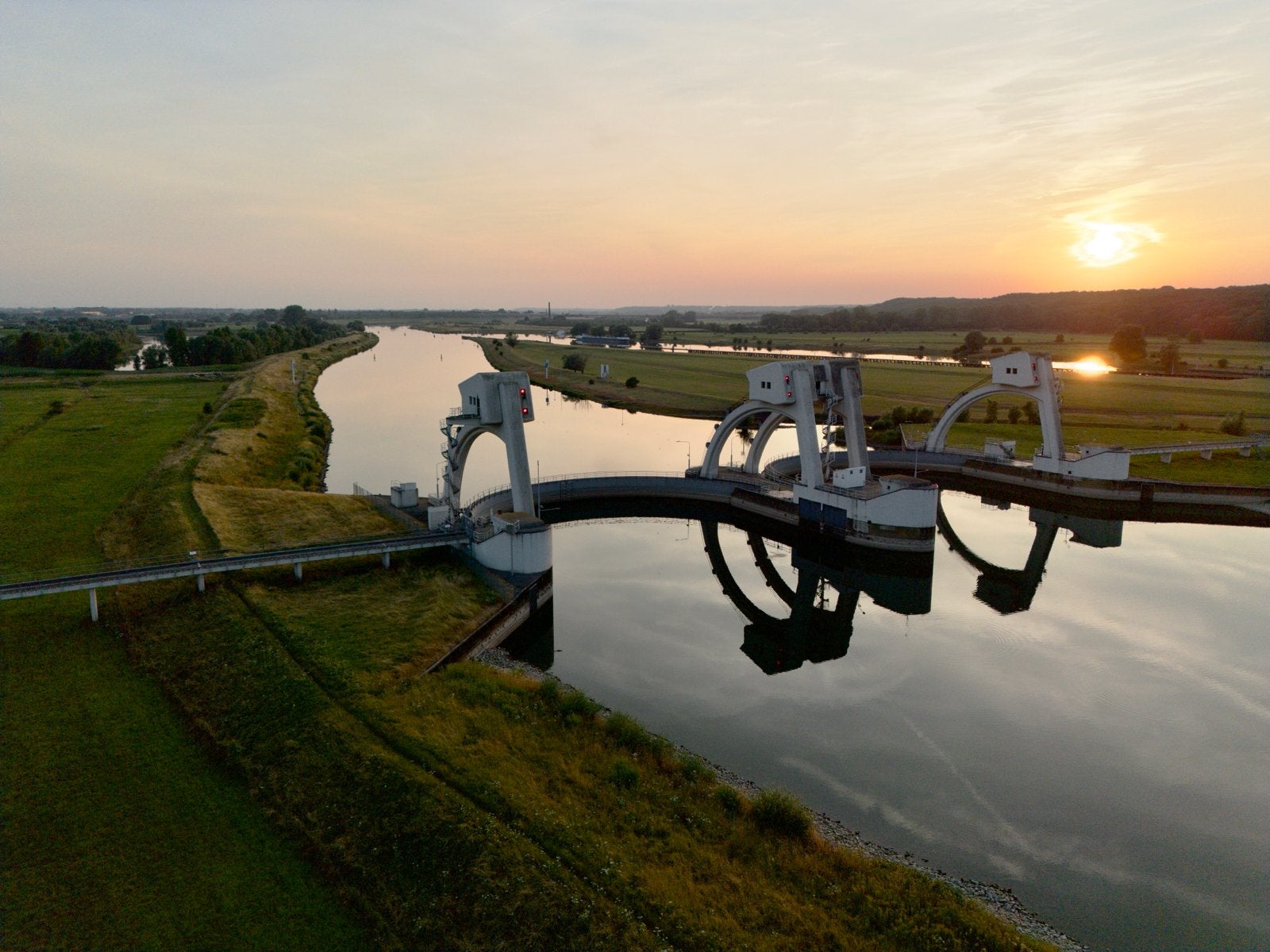 Stuw Driel op dibond wanddecoratie - Zonsondergang, Metaal, Meerkleurig, Nieuw, Ophalen of Verzenden
