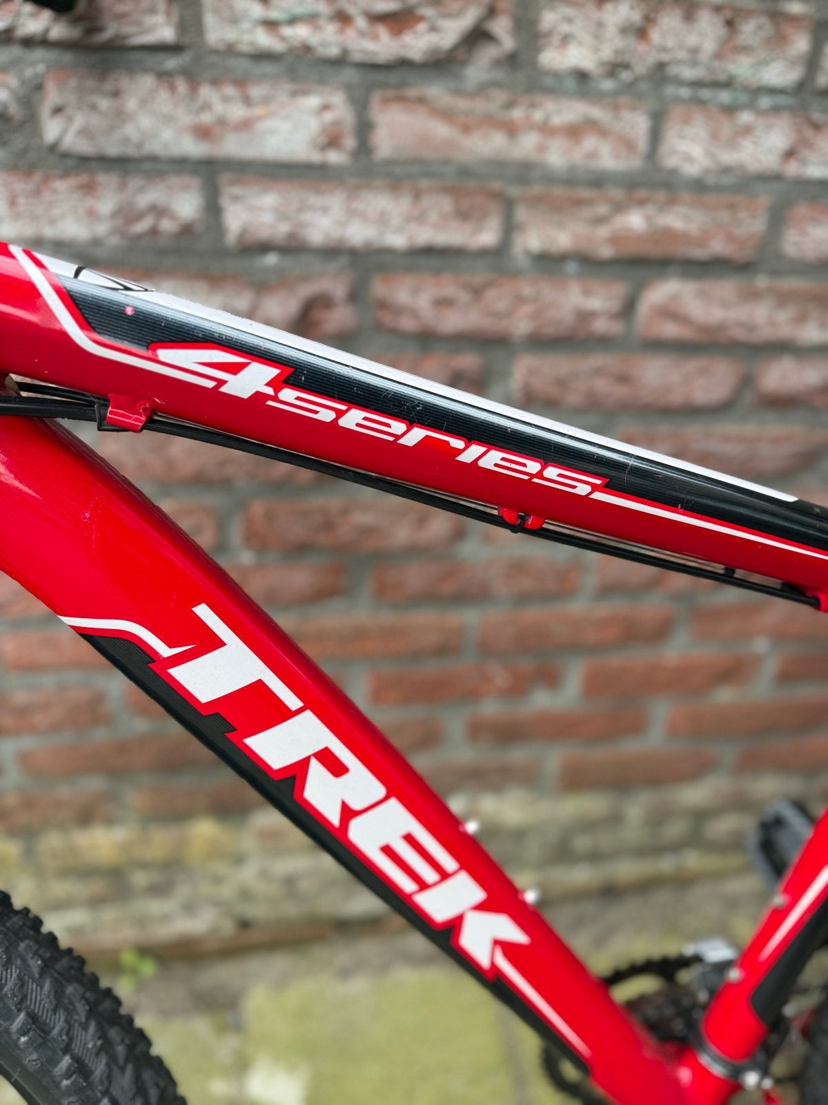 Foto 8 van Trek 4 Series Mountainbike - Rood