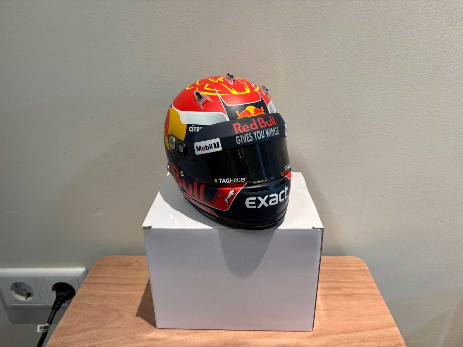 Max verstappen helm 1:2 seizoen 2017, Ophalen of Verzenden, Zo goed als nieuw, Formule 1