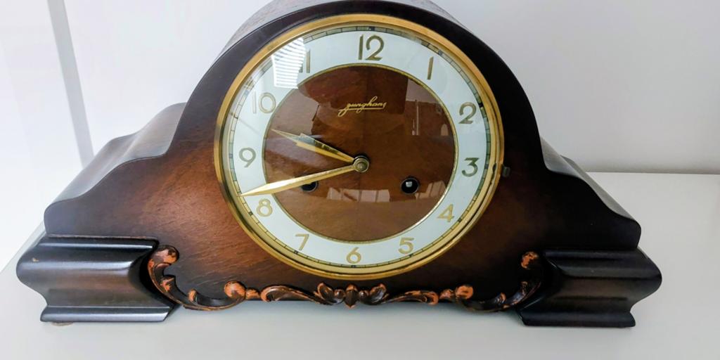 Mooie oude vintage schoorsteen klok Junghans, Antiek en Kunst, Antiek | Klokken, Ophalen