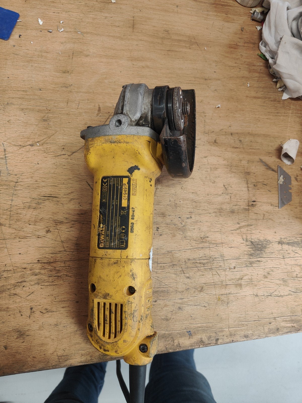 DEWALT D28139-QS Haakse Slijpmachine 850W, Ophalen, Gebruikt, 1000 watt of meer, Haakse handslijpmachine