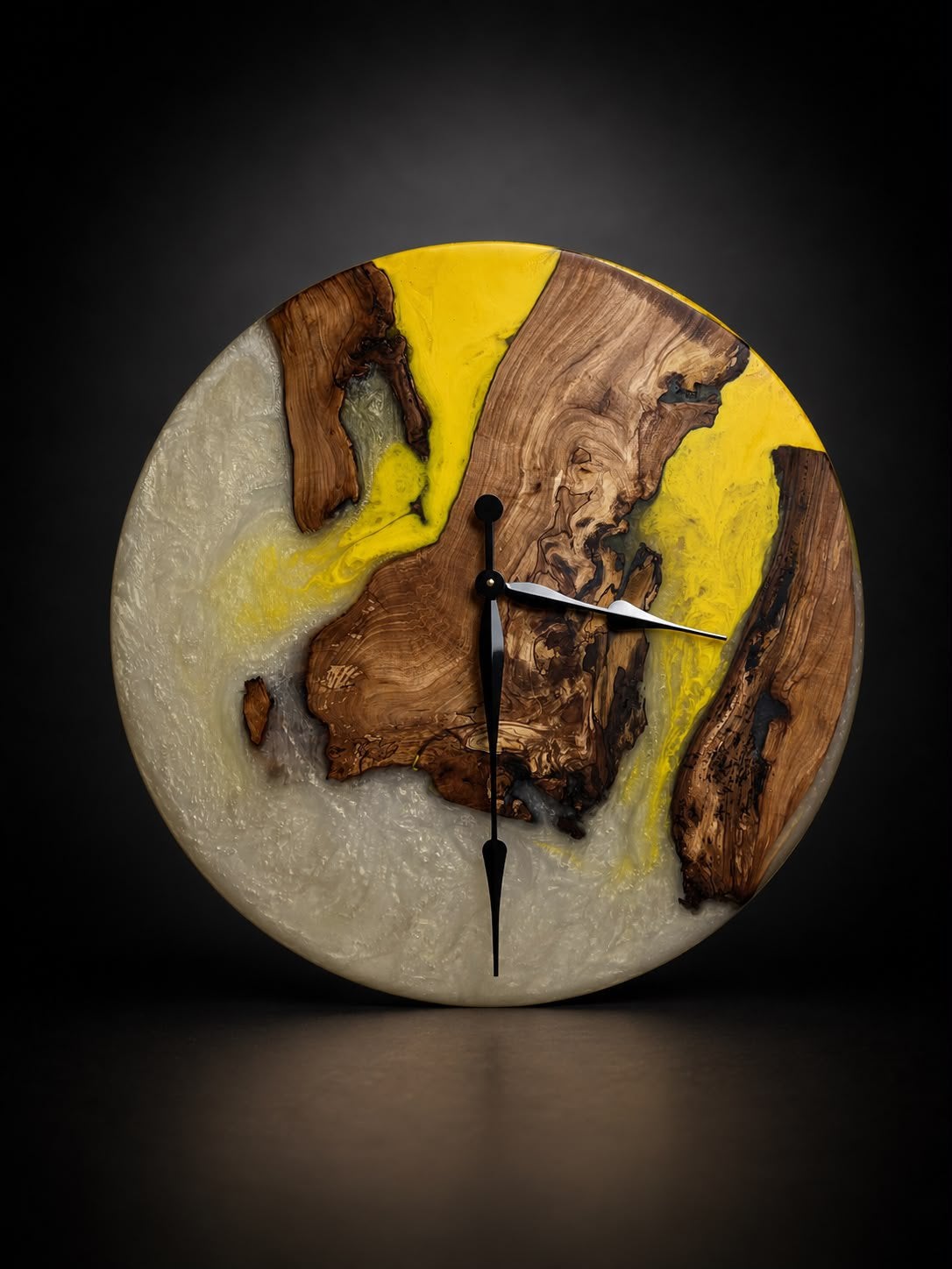 Design wandklok van massief hout en epoxy, Ophalen of Verzenden, Nieuw