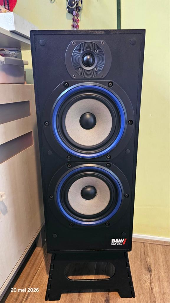 Een set B&W dm220i luidsprekers, in de kleur zwart!