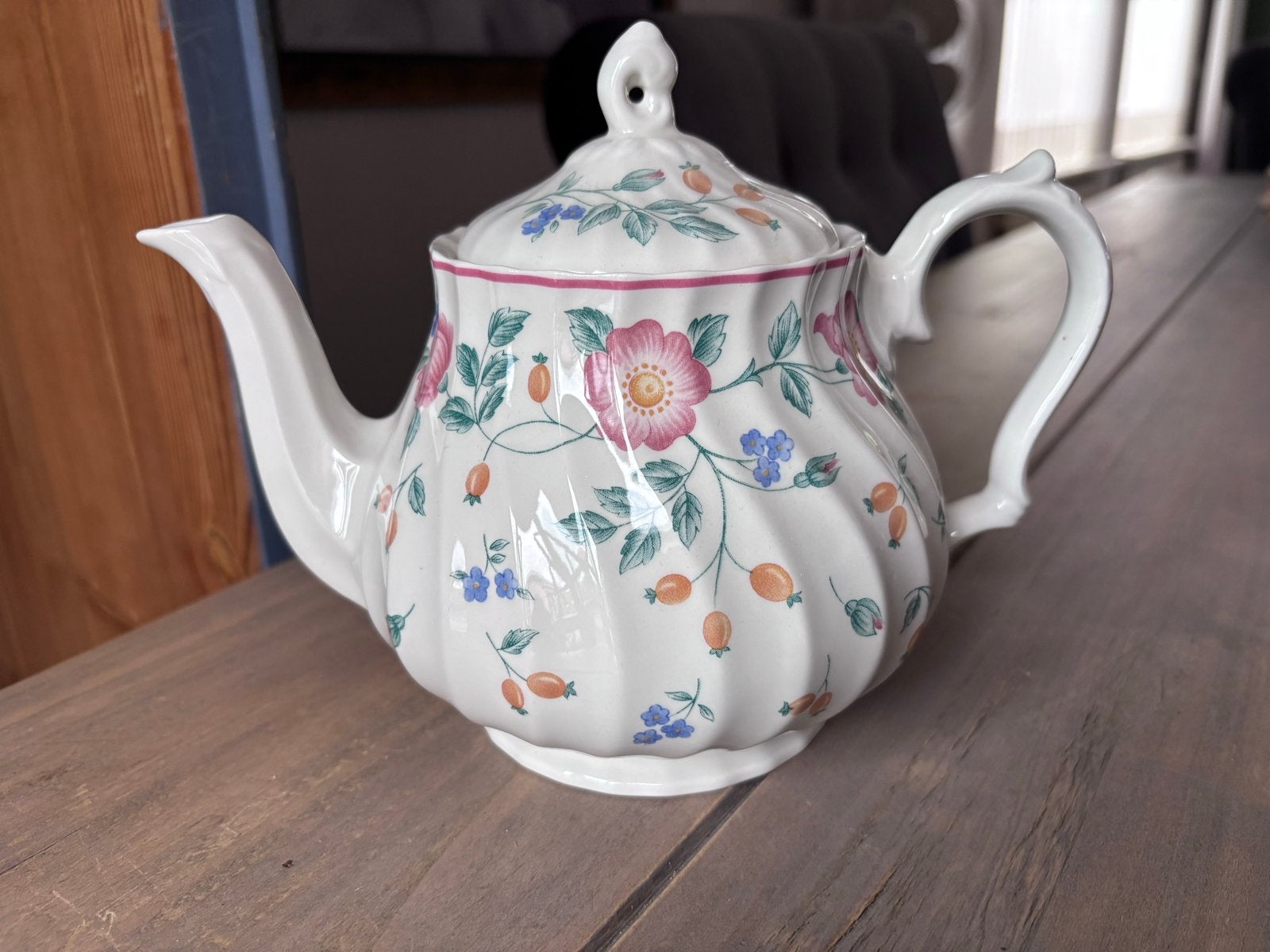 Churchill The Chartwell Collection Briar Rose Theepot, Overige merken, Keramiek, Nieuw, Ophalen of Verzenden