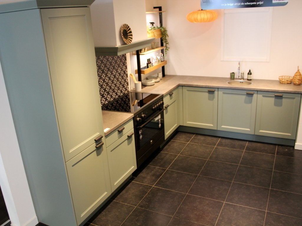 HU11 Landelijke groene hoekkeuken met Bertazzoni inductie, Huis en Inrichting, Ophalen, Waldstraße 53-57, 33415 Verl  Duitsland