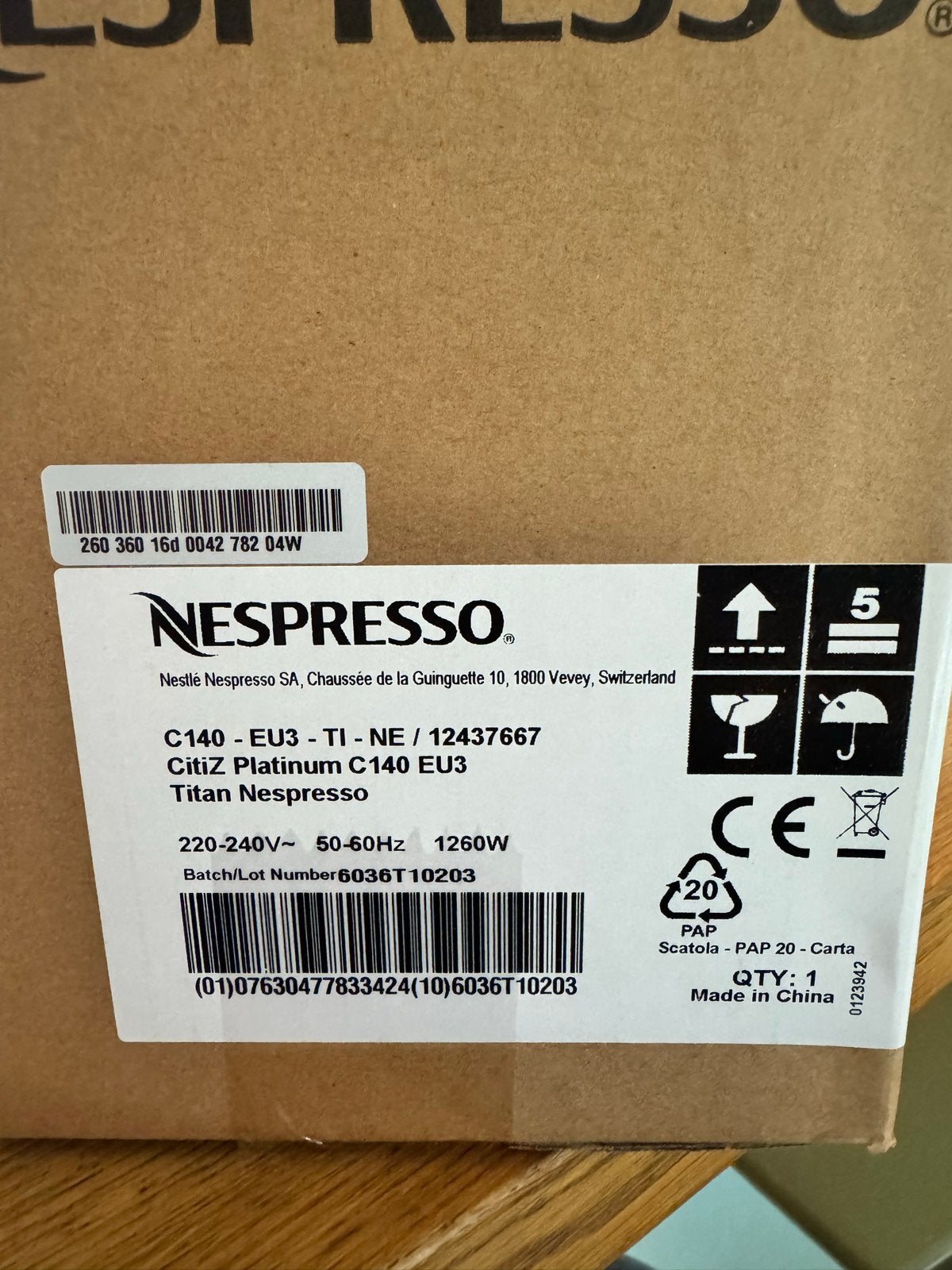 Nespresso CitiZ Platinum C140 EU3 Titan - Nieuw in doos, Ophalen, Nieuw, Espresso apparaat, Koffiepads en cups