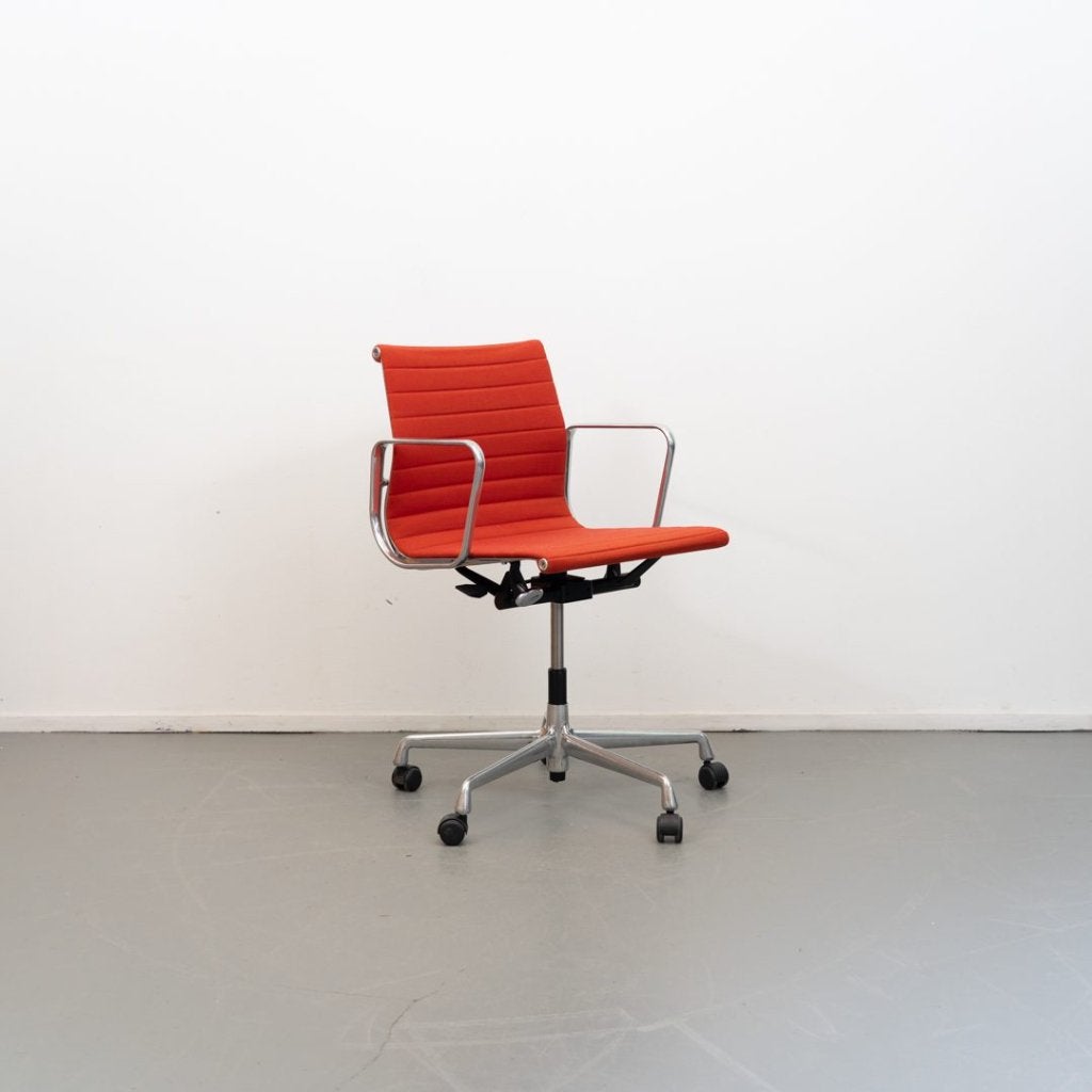 Vitra EA 117 Bureaustoel Oranje Hopsak - Aluminium, Vitra, Zo goed als nieuw, Niet ingevuld, Niet ingevuld