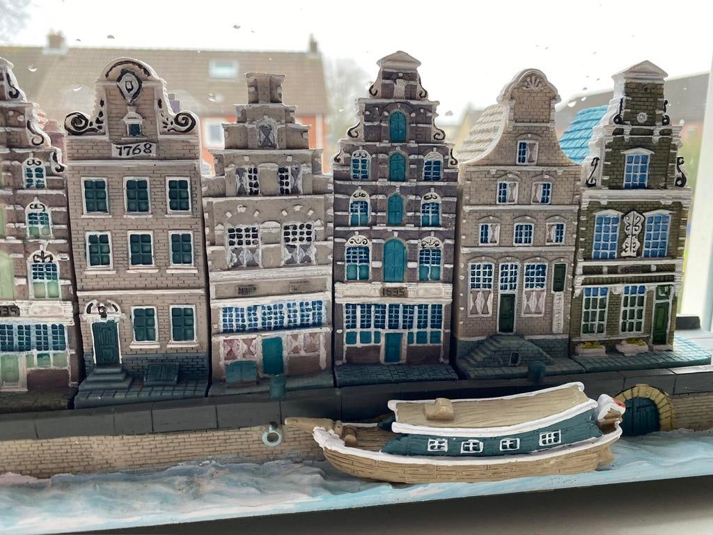 9 Grachtenpandjes met bootje op een onderplaat., Ophalen of Verzenden, Zo goed als nieuw