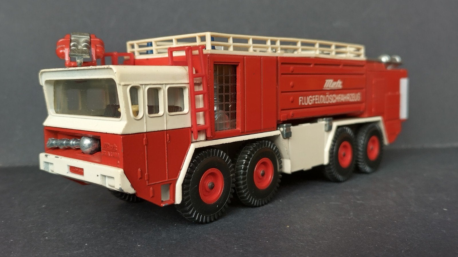 Metz Flugfeldlöschfahrzeug Fire Tender Siku V 332 Pol, SIKU, Verzenden, Zo goed als nieuw, Bus of Vrachtwagen