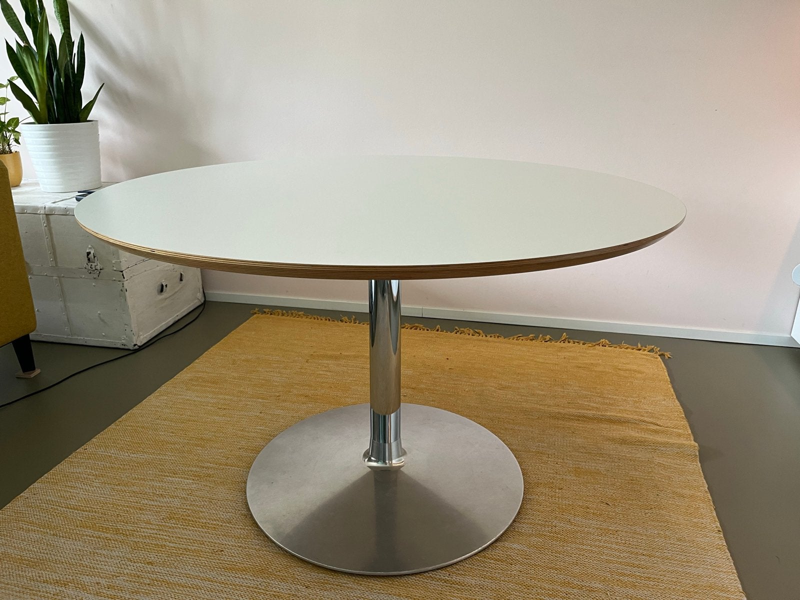 Artifiort pierre Paulin ronde tafel met metalen voet, Huis en Inrichting, Ophalen, Gebruikt, 100 tot 150 cm, Rond