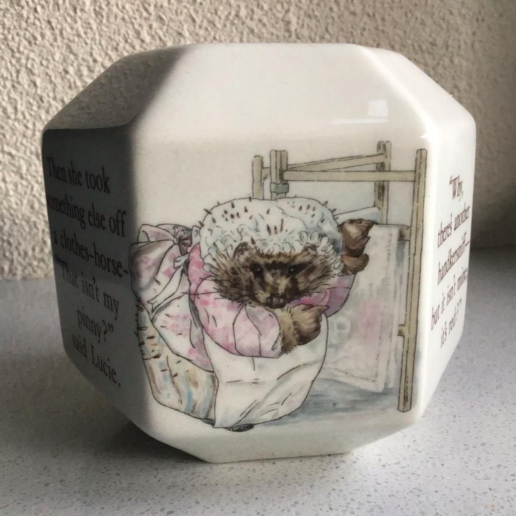 Mrs Tiggy Winkle zeshoekig spaarpot Beatrix Potter NIEUW, Verzamelen, Ophalen of Verzenden, Nieuw, Steen, Aardewerk of Keramiek