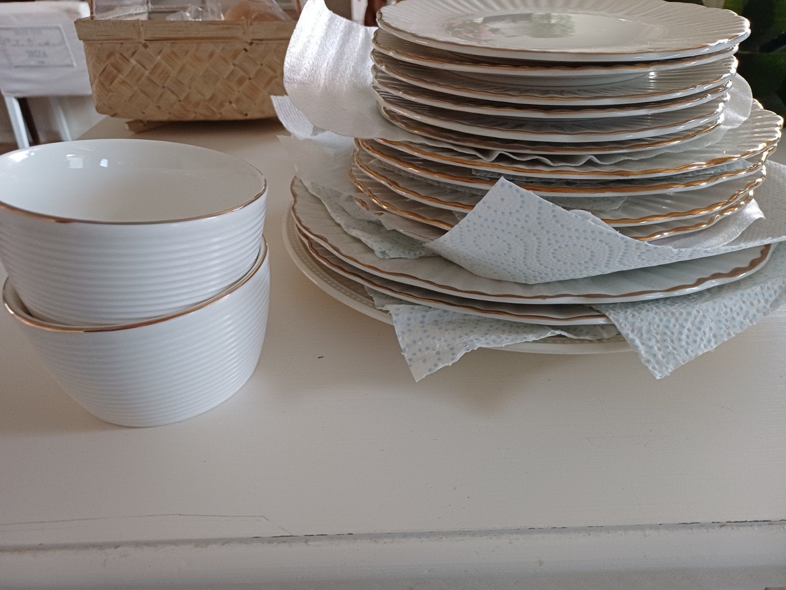 Wit servies met gouden rand - borden en kommen, Ophalen, Gebruikt, Bord(en), Klassiek