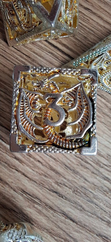 Dragon scale metalen dobbelsteen set zilver/goud DnD RPG, Onbekend, Overige soorten, Ophalen of Verzenden, Zo goed als nieuw