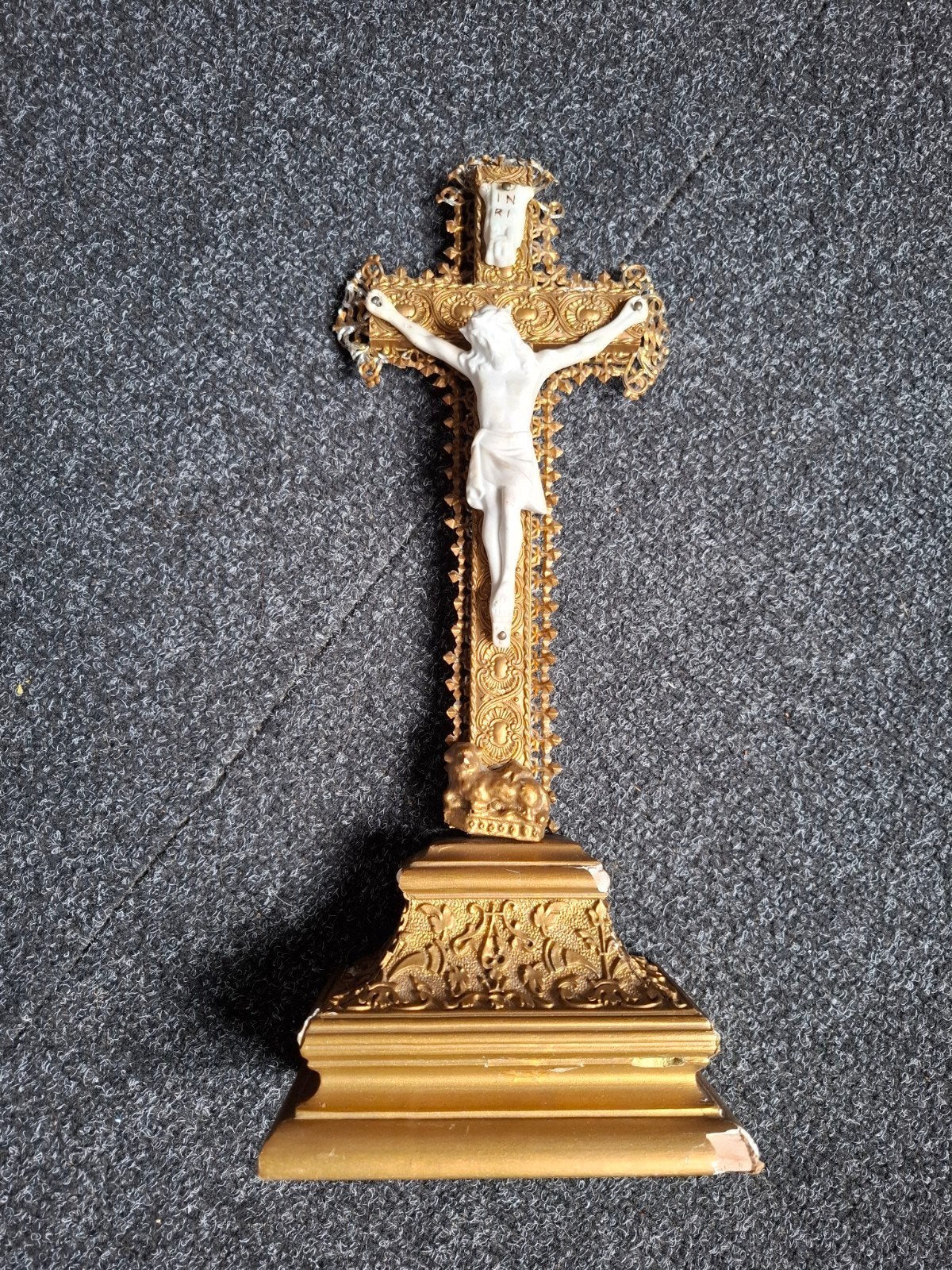 Antiek Kruisbeeld met Jezusfiguur - Goudkleurig, Ophalen of Verzenden