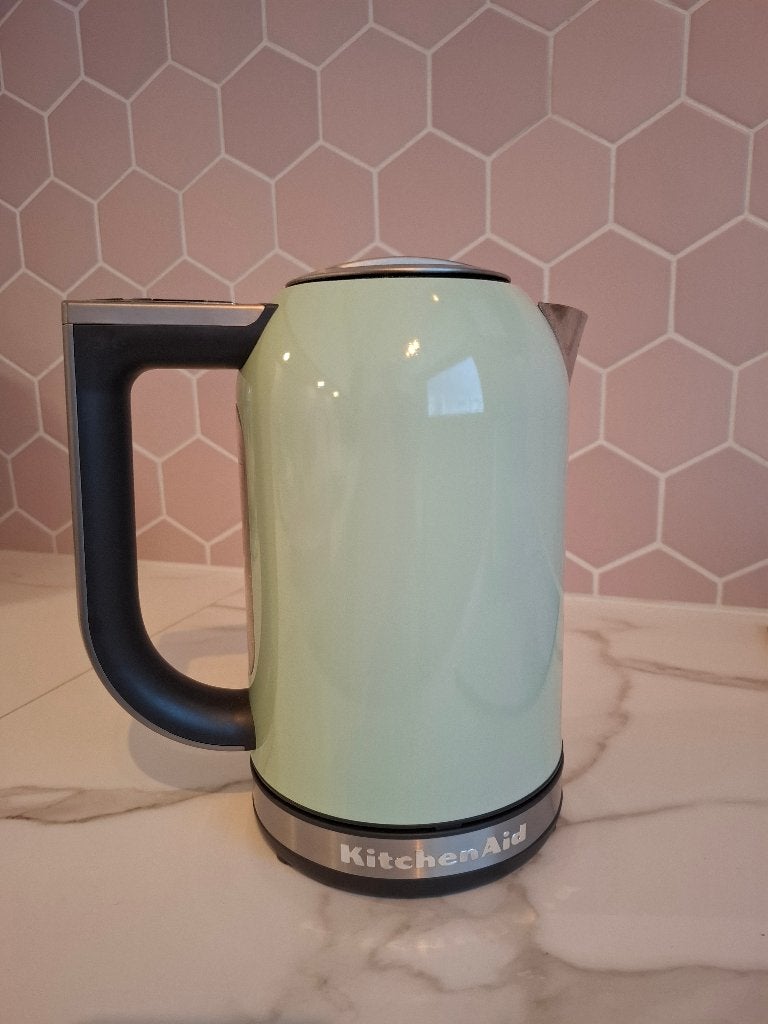 KitchenAid Waterkoker Pistache met temperatuurregeling 1,7L, 1 tot 2 liter, Ophalen of Verzenden, Zo goed als nieuw, Rvs