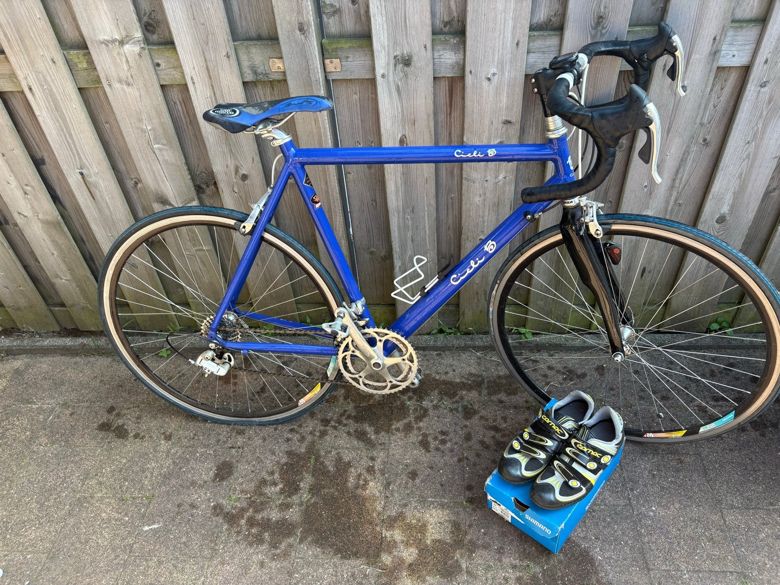 Blauwe racefiets CicliB met fietsschoenen, Fietsen en Brommers, Fietsen | Racefietsen, 28 inch, Gebruikt, Aluminium, 15 tot 20 versnellingen