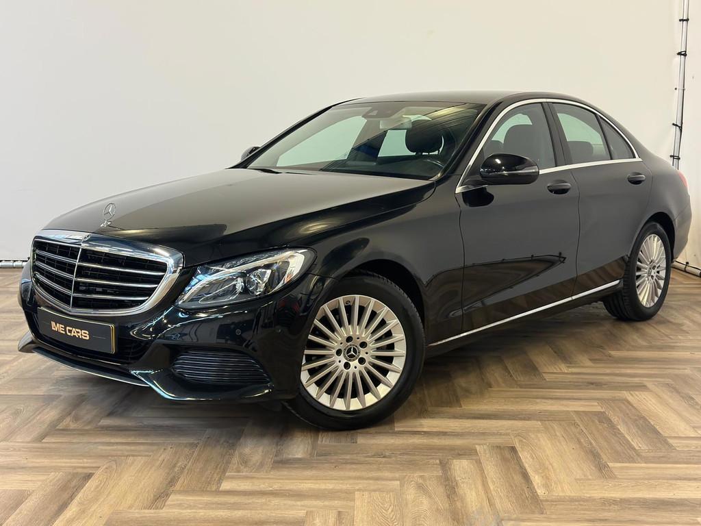 Mercedes-Benz C-klasse 180 Premium Plus|TREKHAAK|XENON|DEALE, Auto's, Automaat, Leder en Stof, Zwart, 1595 cc