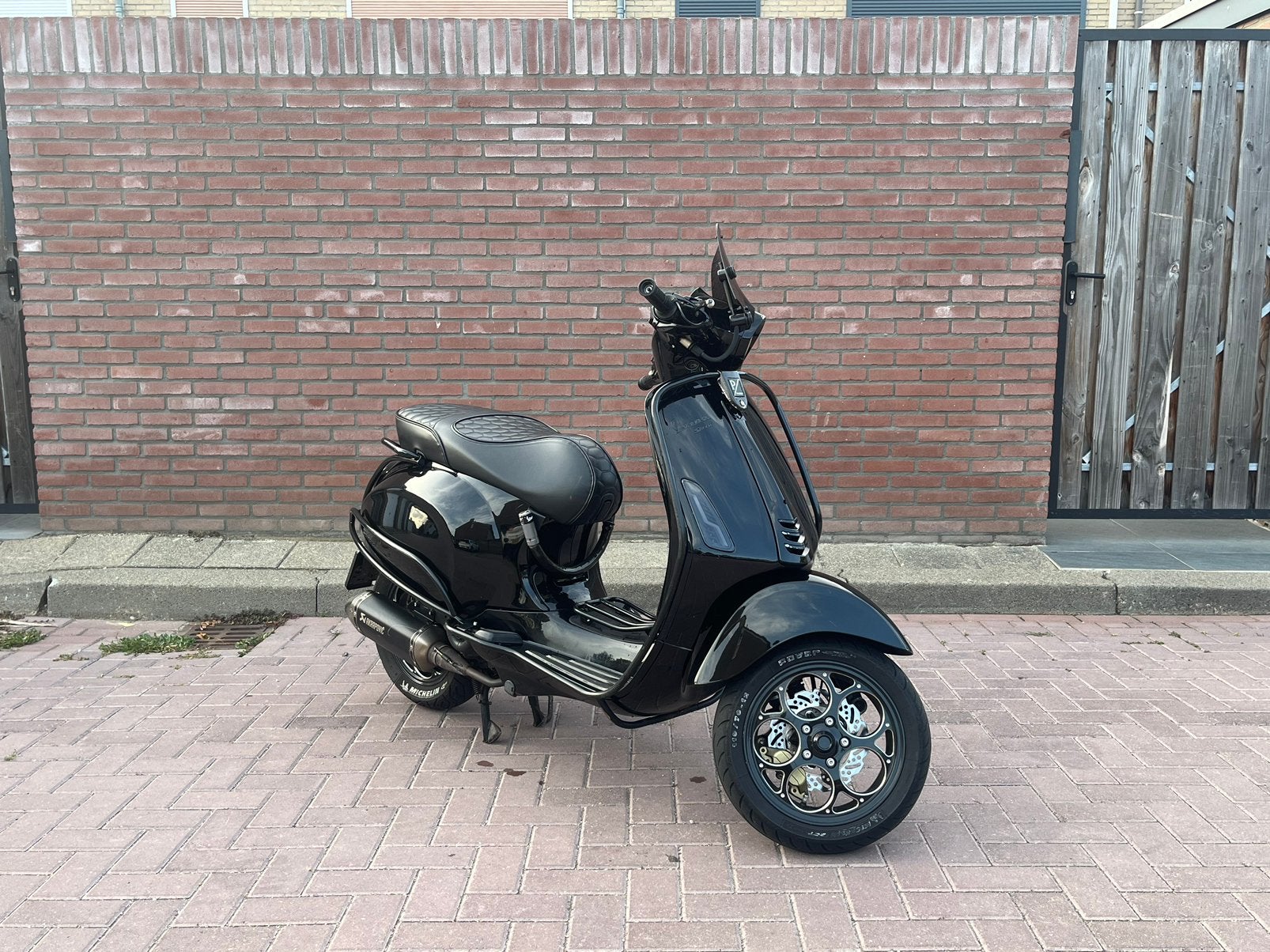 Vespa sprint 80cc | 2017 | Akrapovic | RS zadel Full option, Overige modellen, Ophalen of Verzenden, Zo goed als nieuw, Benzine
