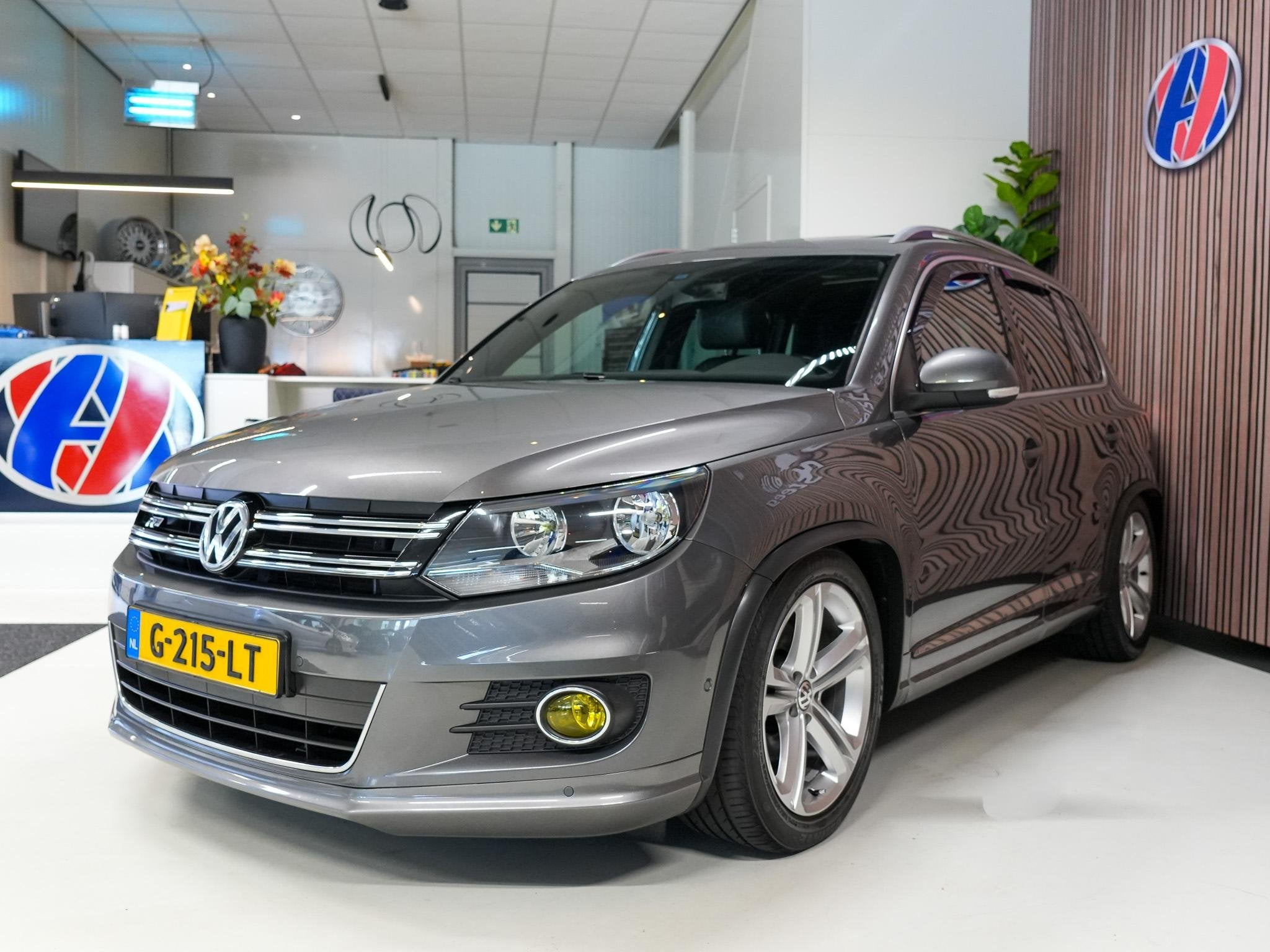Volkswagen Tiguan 1.4 TSI Sport&Style R-line Edition Carplay, Voorwielaandrijving, Euro 5, 15 km/l, Gebruikt