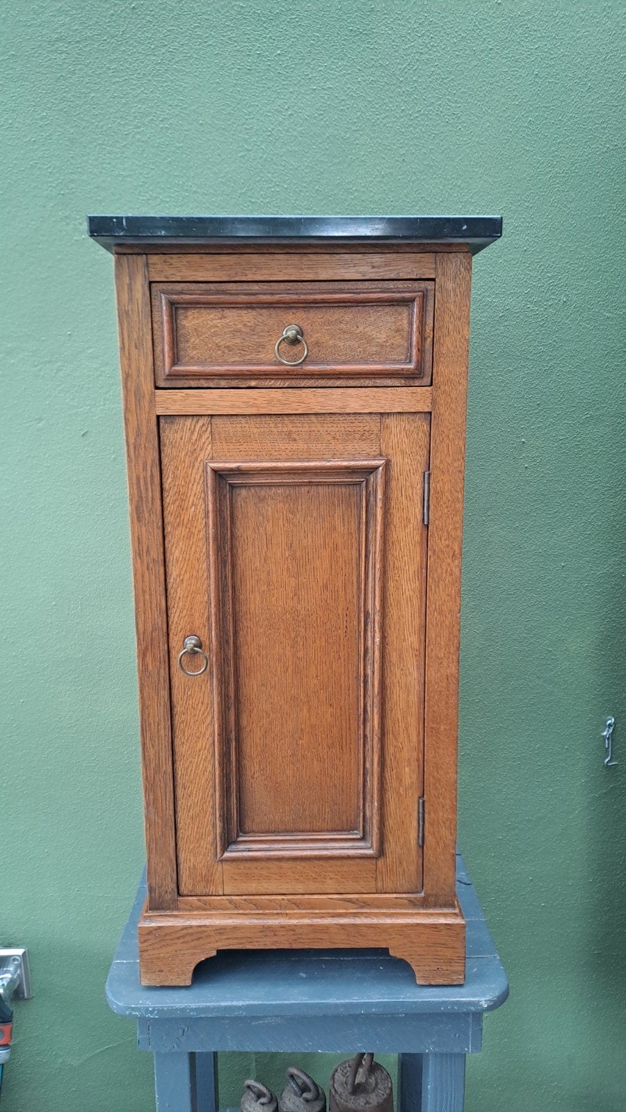 Antiek eiken nachtkastje met marmeren blad 83 cm, Ophalen