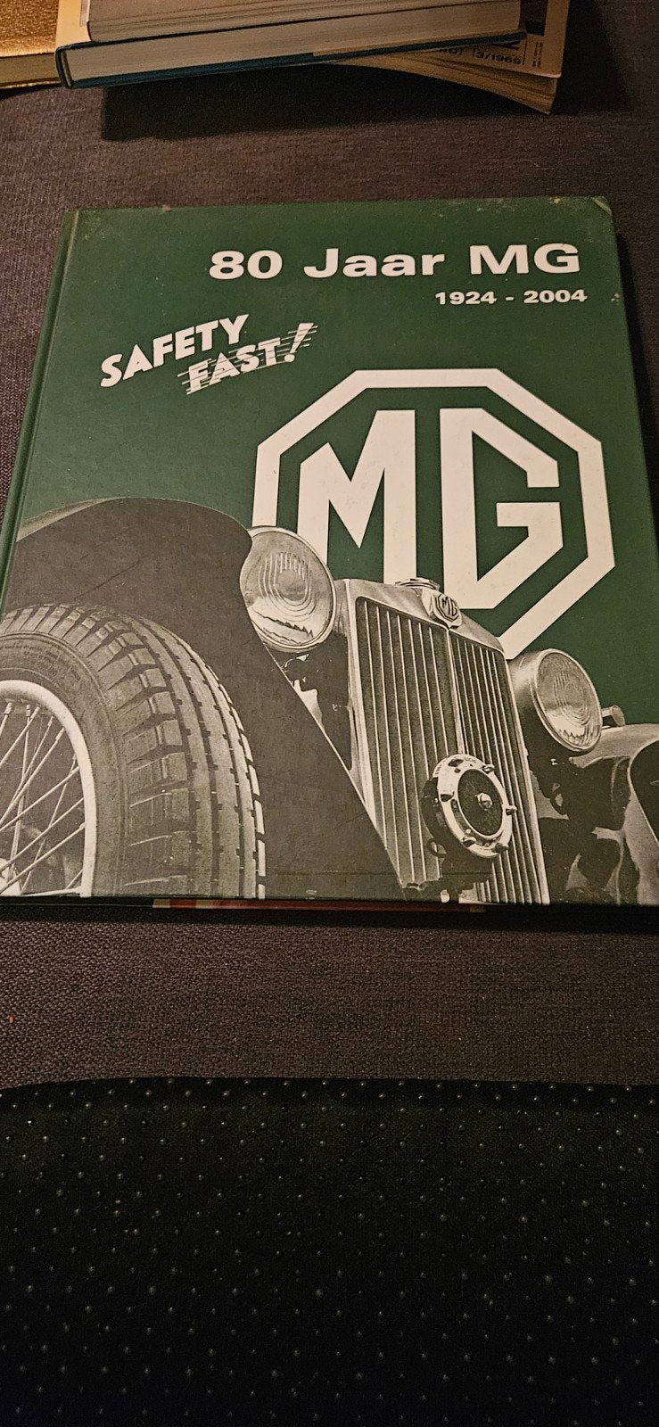 Boek: 80 Jaar MG (1924-2004) - Safety Fast!, Ophalen of Verzenden, Gelezen, Overige merken, Onbekend