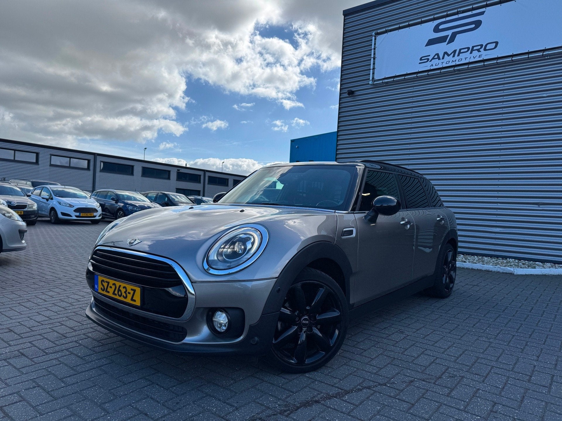 Mini Clubman 1.5 Cooper Chili Hyde Park | pano|, Auto's, Voorwielaandrijving, 136 pk, Gebruikt, Leder en Stof