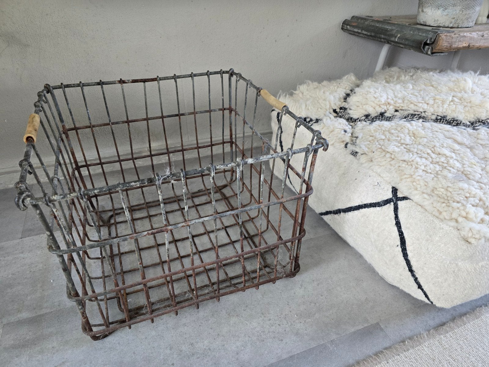 Oude ijzeren mand, Ophalen