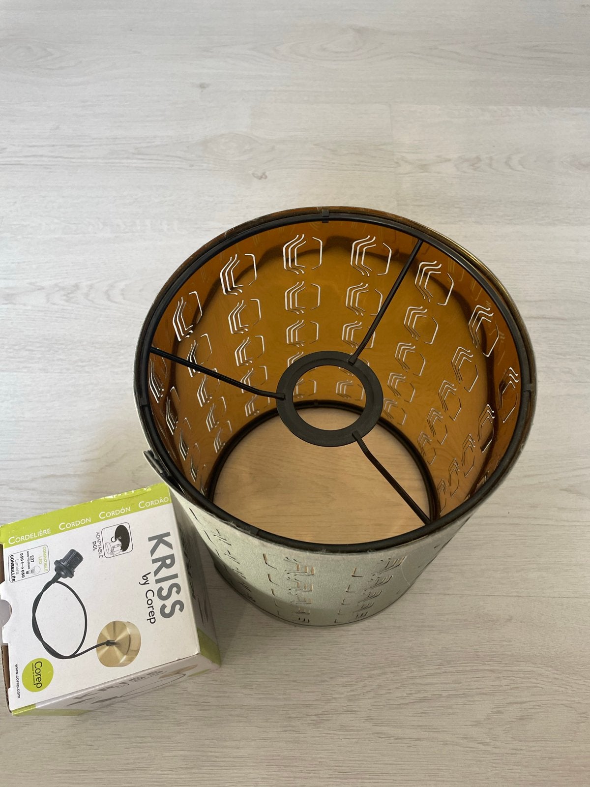 Ikea lampenkap (Nymör) met gouden binnenkant en pendel, Huis en Inrichting, Lampen | Lampenkappen, Rond, Nieuw, Ophalen of Verzenden