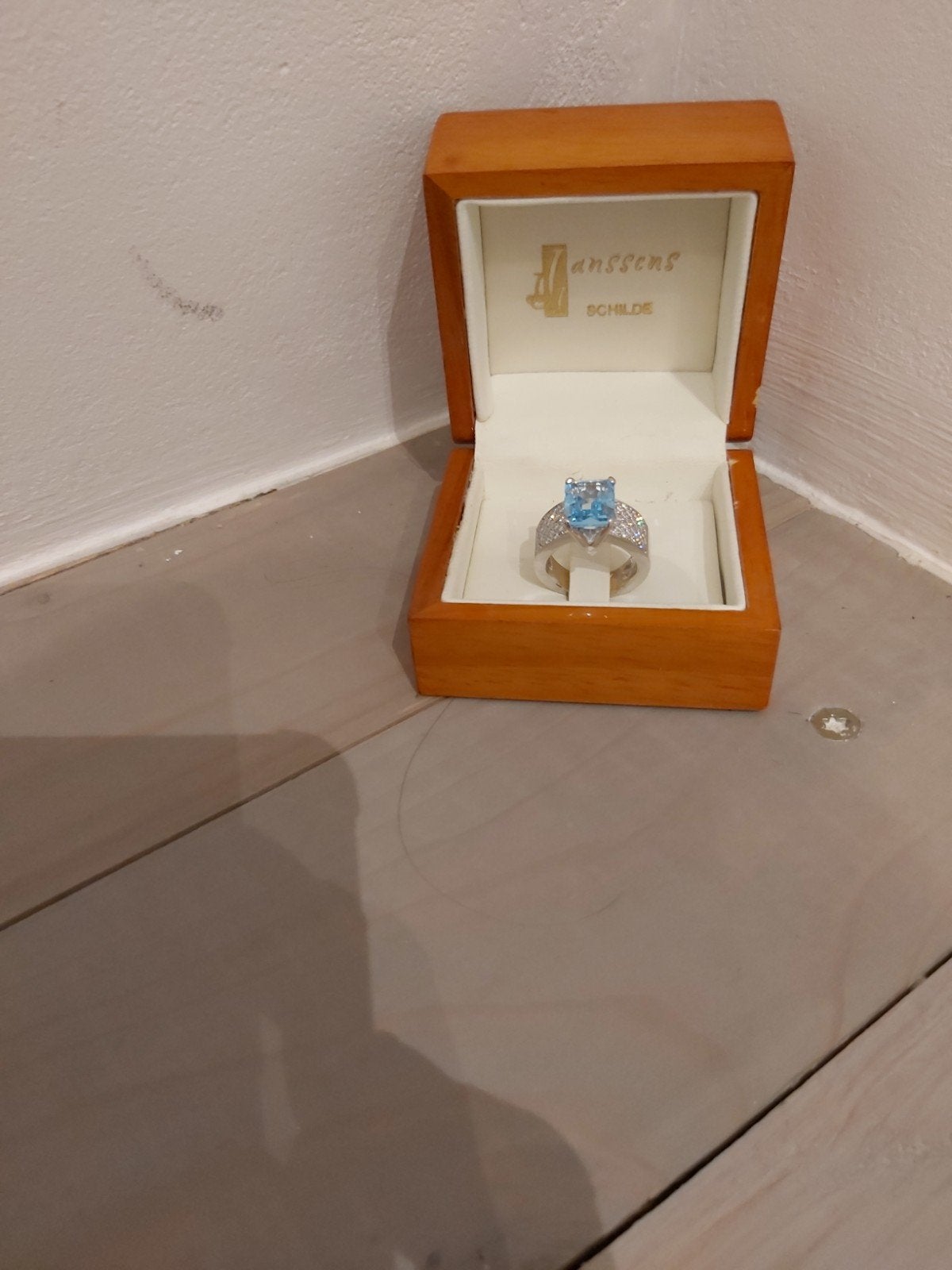 Prachtige 18K witgouden ring met blauwe topaas en briljanten, Ophalen, Wit, Nieuw, Met edelsteen