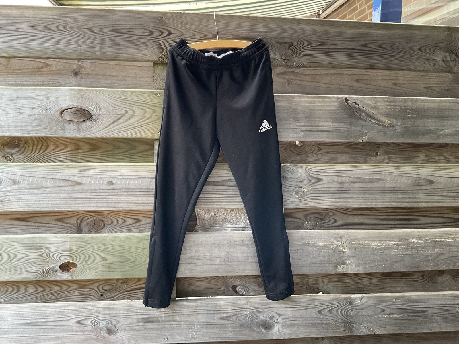 Adidas trainingsbroek maat 122/128, Kinderen en Baby's, Kinderkleding | Maat 122, Ophalen of Verzenden, Gebruikt, Jongen of Meisje