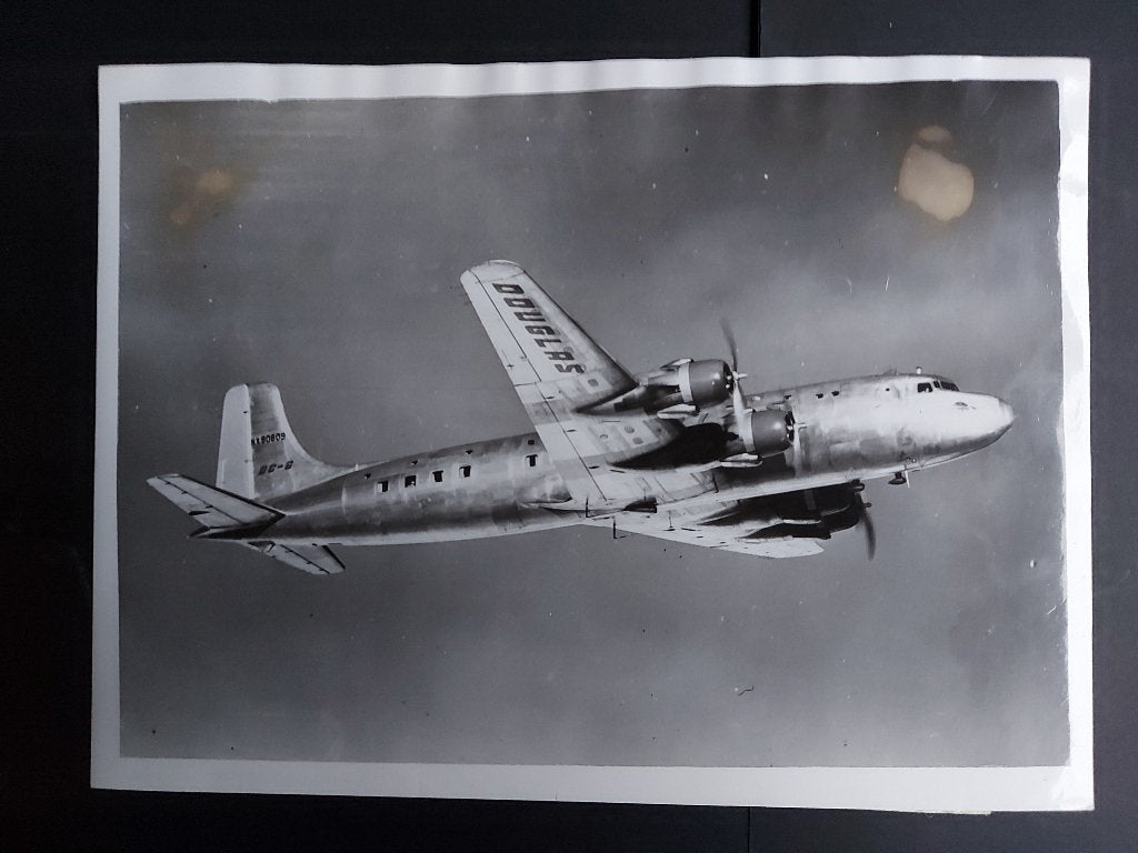 Oude foto van een Douglas DC-6 (F847), Ophalen of Verzenden, Gebruikt, Kaart, Foto of Prent