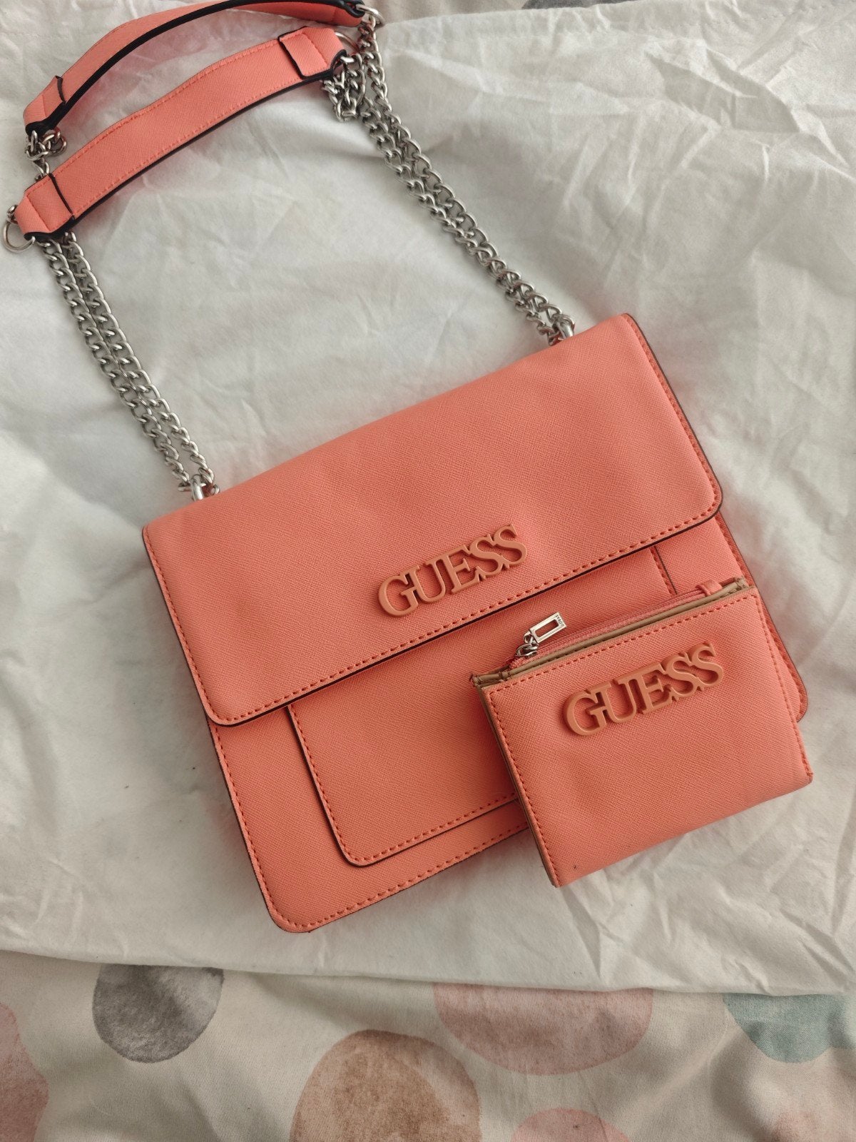 Guess schoudertasje met portemonnee - Koraalroze, Sieraden, Tassen en Uiterlijk, Ophalen of Verzenden, Zo goed als nieuw, Roze