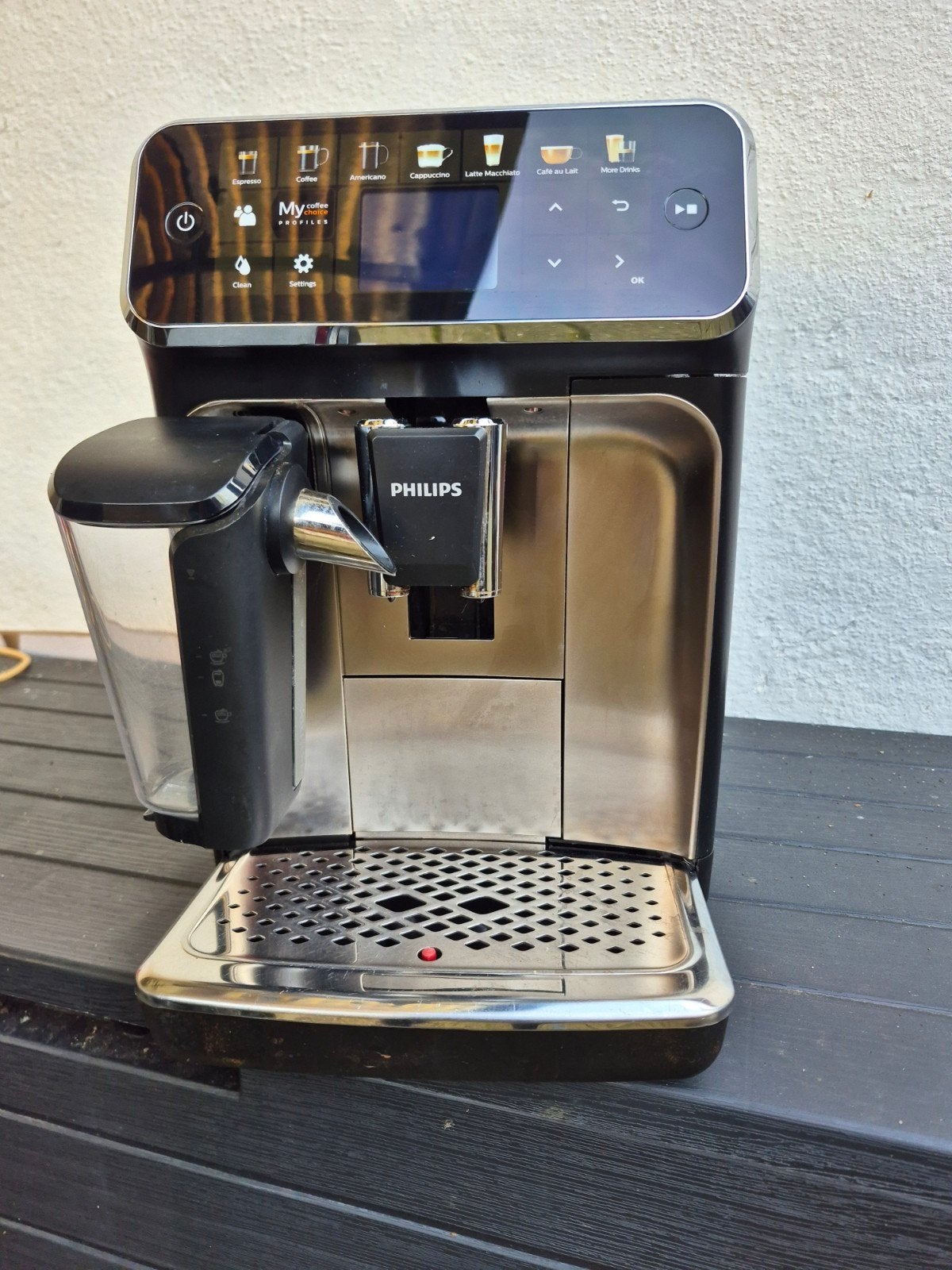 Philips lattego 5400 koffie bonenmachine hier/daar een kras, Afneembaar waterreservoir, Gebruikt, Verzenden, Koffiemachine
