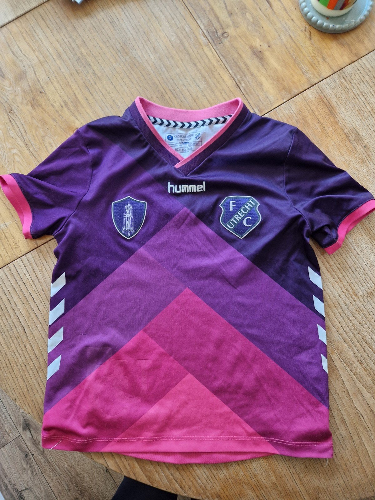 FC Utrecht Hummel voetbalshirt paars/roze - Maat 128, Paars, Overige typen, Ophalen of Verzenden, Maat 34 (XS) of kleiner