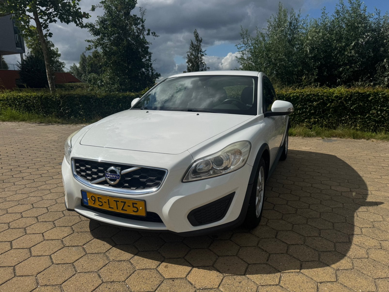 Volvo C30 1.6 2010 Wit, Auto's, Volvo, Voorwielaandrijving, 1596 cc, 4 cilinders, 4 stoelen