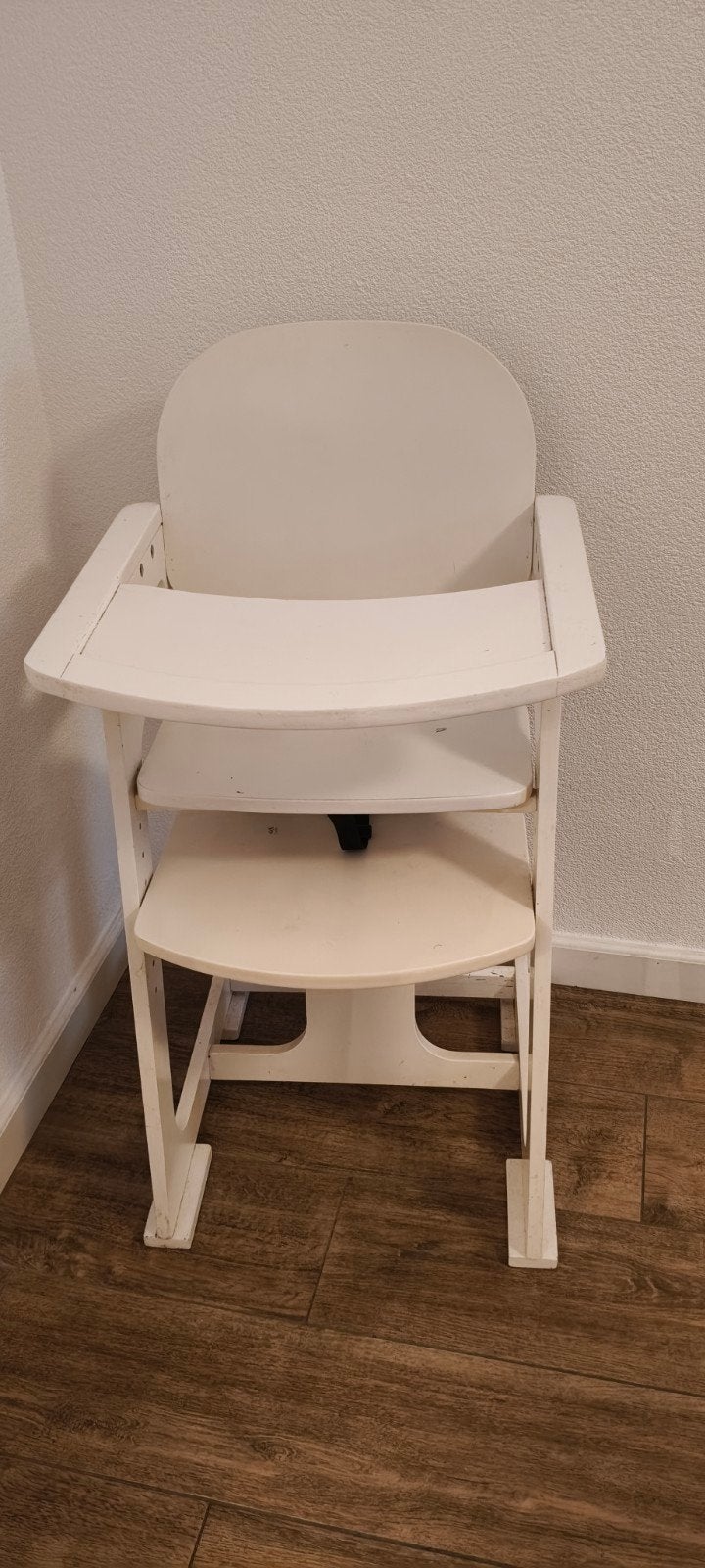Witte houten kinderstoel / eetstoel van Prénatal, Ophalen of Verzenden, Gebruikt, Meegroeistoel, Gordel(s)