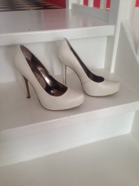 Damesschoenen maat 37 ecru slangen print, Ophalen of Verzenden, Zo goed als nieuw, Schoenen met hoge hakken, River Island