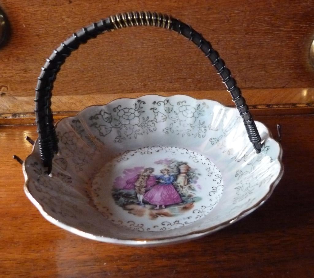 vintage schaaltje voor bonbon of petit four, Nieuw, Ophalen of Verzenden, Schaal of Schalen, Overige stijlen