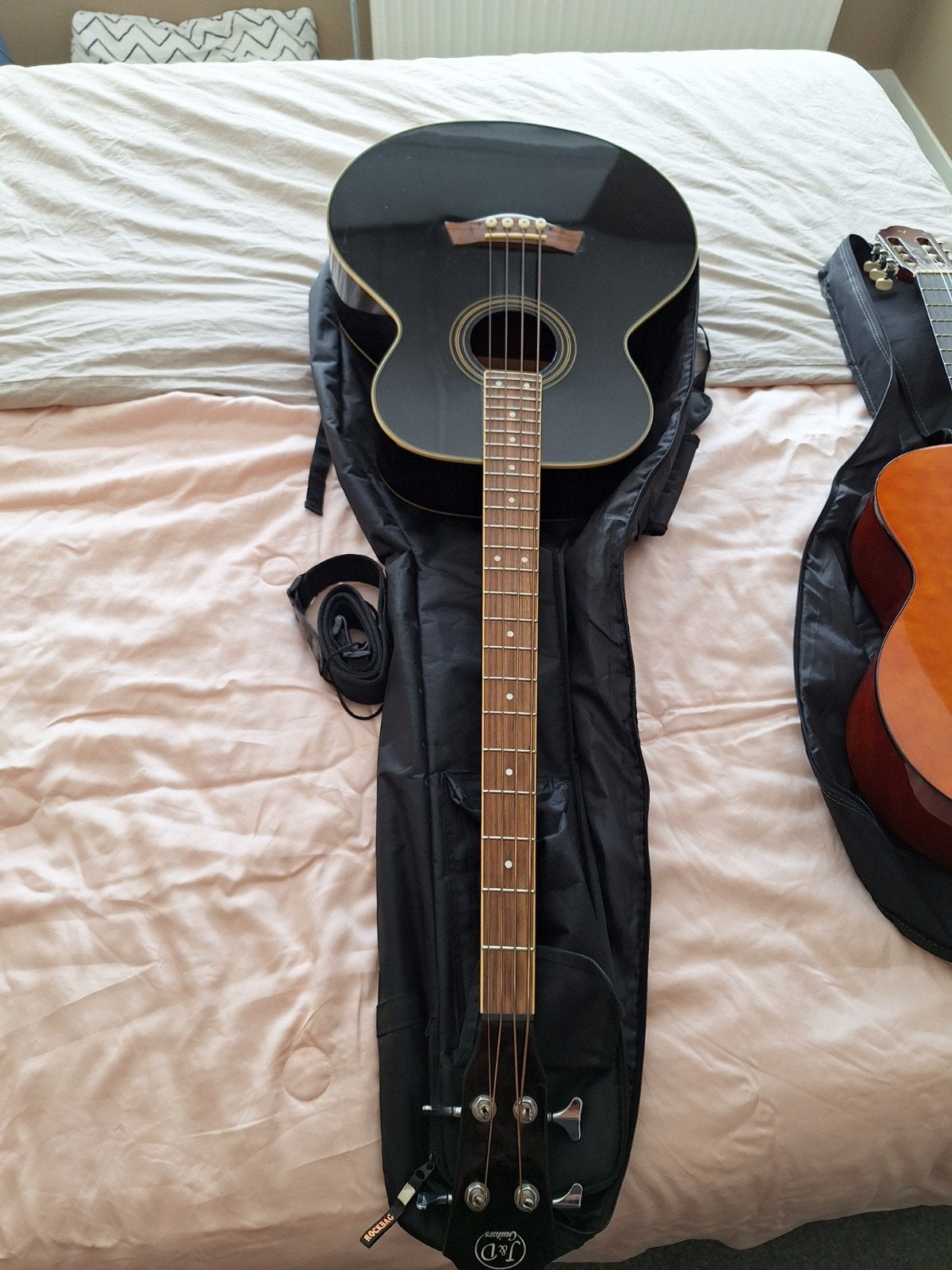 Akoestische basgitaar en klassieke gitaar met hoezen, Ophalen of Verzenden
