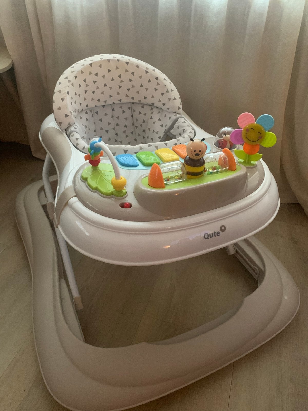 Qute Babywalker met speelpaneel en geluid, Ophalen, Zo goed als nieuw, Overige typen, Met geluid