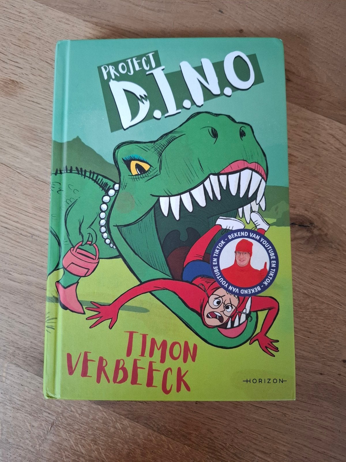 Timon Verbeeck - Project D.I.N.O., Boeken, Timon Verbeeck, Fictie algemeen, Ophalen of Verzenden, Zo goed als nieuw