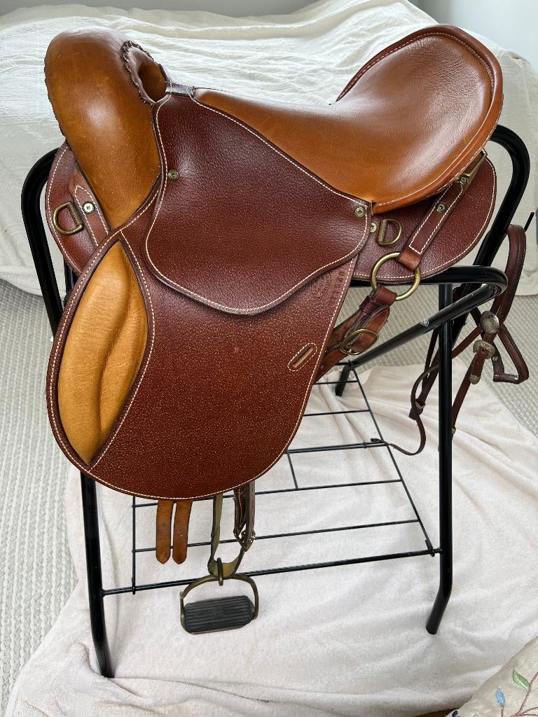 Prachtig Guichard Sellier zadel 16 inch 2 keer gebruikt, Dieren en Toebehoren, Ophalen, Zo goed als nieuw, Recreatie
